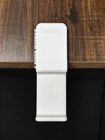 Beyaz Premium Asılabilir Kulaklık Standı-Kalın Masalar İçin İdeal, Sağlam Kaydırmaz Keçeli, Ergonomik Masaüstü Askı, Polardock Edition Long