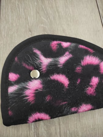 Çocuk Emniyet Kemeri Yastığı, Pembe Siyah Desenli, Araba Koltuğu Kemer Koruyucu, Konforlu Seyahat Aksesuarı