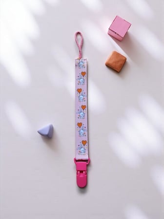 2'li Pembe Tavşan ve Renkli Kalp Desenli Plastik Klips Emzik Askısı