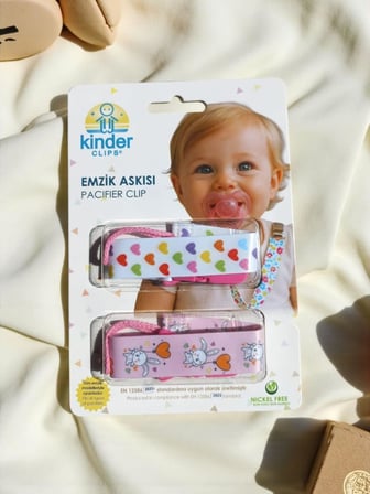 2'li Pembe Tavşan ve Renkli Kalp Desenli Plastik Klips Emzik Askısı