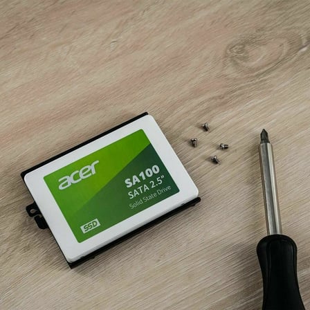SA100-240GB SATA 3.0 2.5" 240 GB SSD