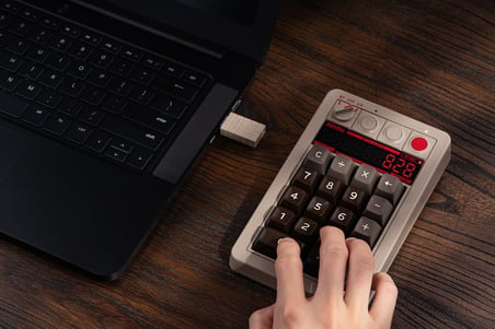 Retro 18 Mechanical Numpad, Supports Calculator Mode, Bluetooth/2.4G/Wired Numpad for Windows and Android - C64 Edition