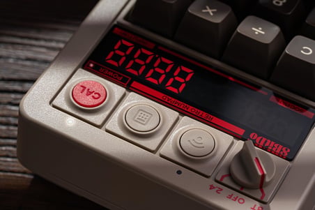 Retro 18 Mechanical Numpad, Supports Calculator Mode, Bluetooth/2.4G/Wired Numpad for Windows and Android - C64 Edition