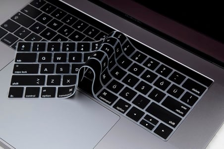 MacBook Pro Türkçe Q Klavye Koruyucu US ANSI Düz Enter Uyumlu Silikon Keyboard Cover 13-15 İnç A1706 A1989 A2159 A1707 A1990 | Amerikan İngilizce Klavyeyi Türkçe Q’ya Çeviren Siyah