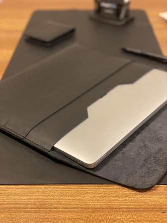 Macbook Air/Pro Çanta 13 Inç M1 Ve M2 Uyumlu Hakiki Deri Taşıma Kılıfı (SİYAH)