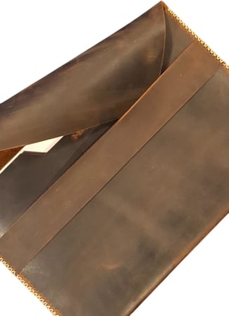 Macbook Çantası Kahverengi Nubuk Hakiki Deri El Dikişi Macbook Air/Pro Uyumlu Kılıf (14 macbook pro)
