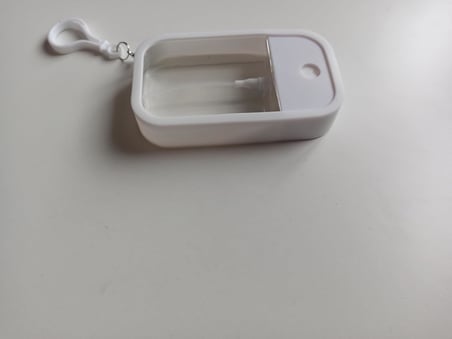 Silikon Kılıflı Sprey Şişesi 45 ml – Taşınabilir Anahtarlıklı Parfüm, Kolonya, Dezenfektan ve Oda Kokusu Dolum Şişesi (1, Beyaz)