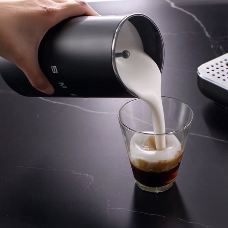 Smeg Süt Köpürtme Makinesi Siyah