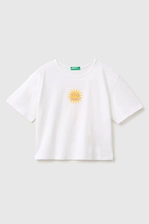 United Colors of Benetton Kız Çocuk Beyaz Ön ve Arka Baskı Detaylı Boncuk İşlemeli Geniş Yaka T-Shirt 6-14 Yaş