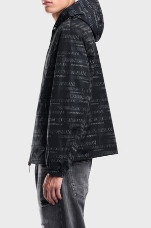 Emporio Armani Tamamı Logolu Suya Dayanıklı Kapüşonlu Ceket Erkek CEKET EM006751 AF12021 FB516 LACİVERT