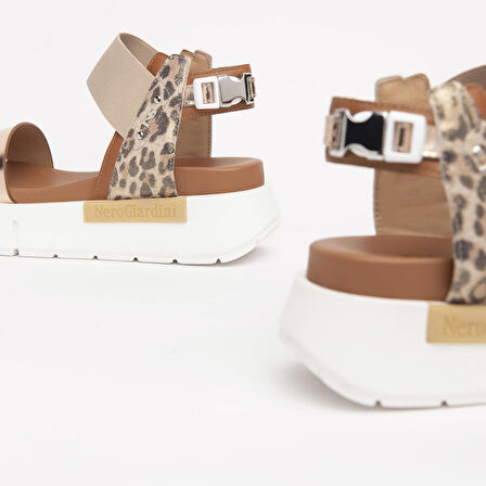 Nero Giardini  Kadın Sandalet E219022D NeroGiardini SPECCHIO OPACO PHARD ARMENIA COGNAC LEO GLITTER ORO TR LIGHT