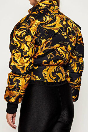 Kadın Regular Fit Barok Desenli Kürklü Kapüşonlu Crop Şişme Mont - Siyah/Altın Sarısı | 40