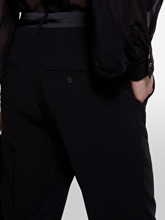 Arkası Şerit Cep Detaylı Normal Bel Cigarette Pantolon Kadın Siyah Pantolon - 324A4GJCLF069