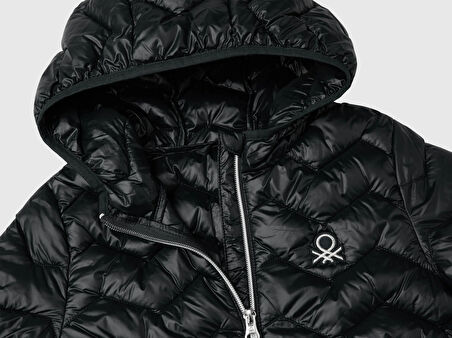 Kız Çocuk Siyah Simli Logo Detaylı Kapüşonlu Mevsimlik İnce Mont