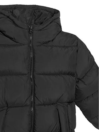 Erkek Çocuk Siyah Logo İşlemeli Kalın Mont