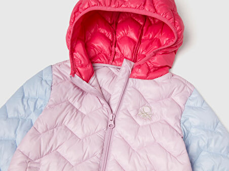 Kız Bebek Lila-Pembe Mix Simli Logo İşlemeli Kapüşonlu Mevsimlik İnce Mont