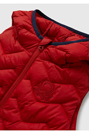 Erkek Çocuk Kırmızı Logo Detaylı Kapüşonlu Yelek