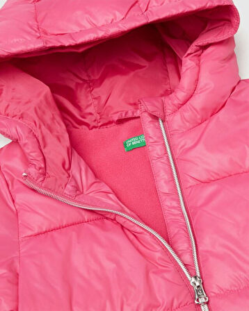 Kız Bebek Logo İşlemeli Kapüşonlu Mont