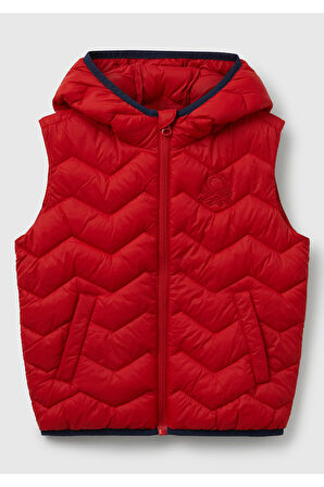 Erkek Çocuk Kırmızı Logo Detaylı Kapüşonlu Yelek