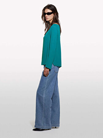 Kdn_%100 Viskoz Rahat Kesim Yanları Yırtmaçlı Kayık Yaka Bluz Kadın Zümrüt Yeşili Bluz - 324A5ZMZLQ07S