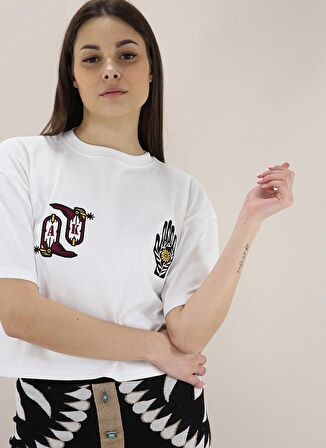 Akep Yuvarlak Yaka Baskılı Beyaz Kadın T-Shirt TSKD05203