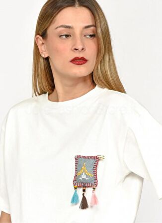 Akep Yuvarlak Yaka Baskılı Beyaz Kadın T-Shirt TSKD05208