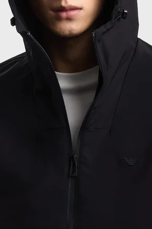 Emporio Armani Regular Fit Logolu Kapüşon Yaka Mont Erkek MONT EM004950 AF23538 UC001 SİYAH