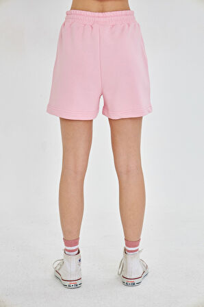 Esnek ve Rahat Kesim Çift Cepli Diz Üstü Kadın Şort