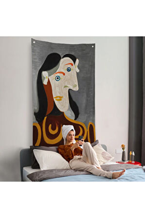 Pablo Picasso - Kahverengi Elbiseli Kadının Büst Duvar Örtüsü-8086