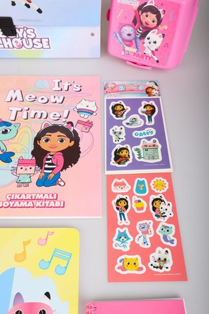 x Dekomus Lisanslı Gabby’s Dollhouse Premium Kırtasiye Seti Saplı Çanta,Boyama Kitabı,Resim Defteri,Bloknot,