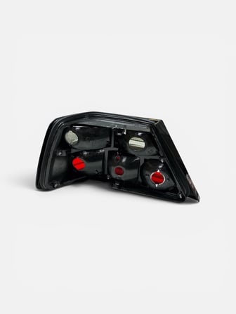 DEPO MERCEDES BENZ W124 E CLASS E SERİSİ SAĞ ARKA STOP LAMBASI FÜME BEYAZ SİNYAL DUYSUZ 1993-1995