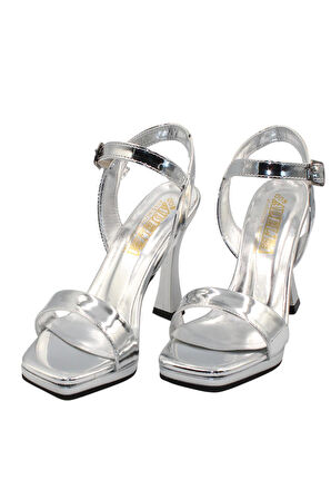 Celira Gümüş Rugan Klasik Topuk Kadın Ayakkabı