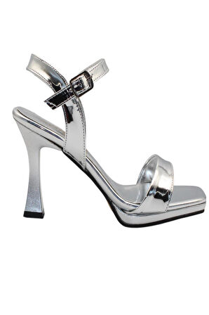 Celira Gümüş Rugan Klasik Topuk Kadın Ayakkabı