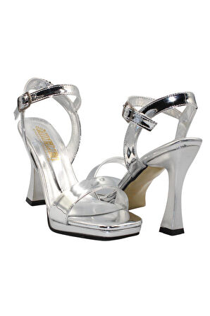 Celira Gümüş Rugan Klasik Topuk Kadın Ayakkabı