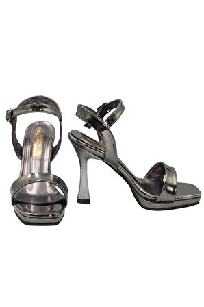 Celira Platin Rugan Klasik Topuk Kadın Ayakkabı