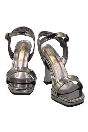 Celira Platin Rugan Klasik Topuk Kadın Ayakkabı