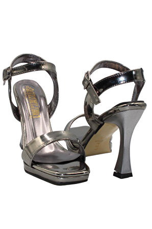 Celira Platin Rugan Klasik Topuk Kadın Ayakkabı