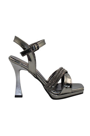 Celira Platin Rugan Taşlı Klasik Topuk Kadın Ayakkabı