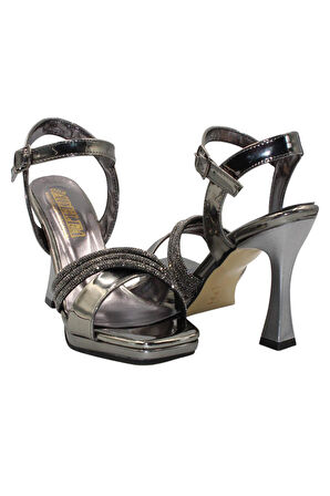 Celira Platin Rugan Taşlı Klasik Topuk Kadın Ayakkabı