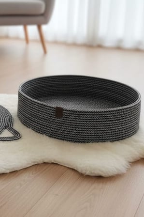 Reyo Pet El Yapımı Oyuncaklı Kedi ve Köpek Yatağı Siyah-Beyaz %100 Pamuk, Yıkanabilir Evcil Hayvan