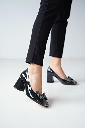 Klasik Topuklu Büyük Numara Kadın Fiyonk Taşlı Ayakkabı