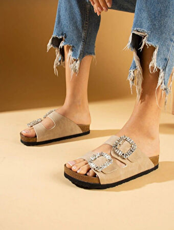 Büyük Numara Çift Taş Tokalı Kadın Terliği 