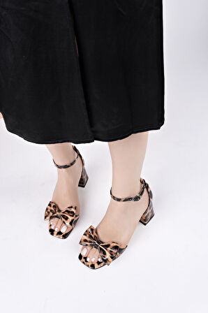 Büyük Numara Kadın Rugan Leopar Desenli Alçak Ökçe Günlük Fiyonklu Tek Bant Ayakkabı