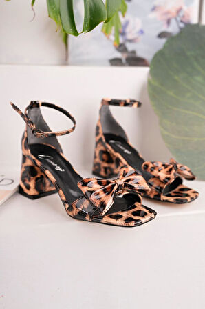 Büyük Numara Kadın Rugan Leopar Desenli Alçak Ökçe Günlük Fiyonklu Tek Bant Ayakkabı