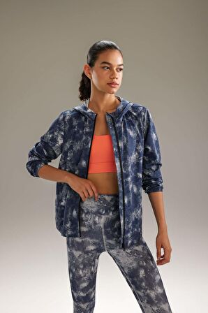DeFactoFit Su İtici İnce Mont Rüzgar Geçirmez Slim Fit Dar Kesim Kapüşonlu Fermuarlı Esnek Dokulu Mevsimlik Baharlık B2459AX24SPBK81
