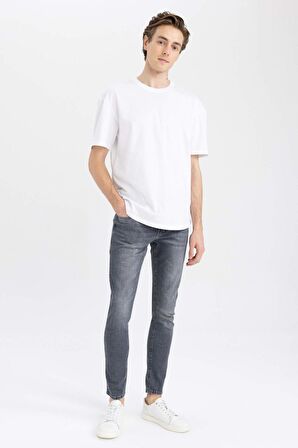 DeFacto Carlo Skinny Fit Ekstra Dar Kalıp Normal Bel Ekstra Dar Paça Jean Pantolon A2140AX23SPNM55