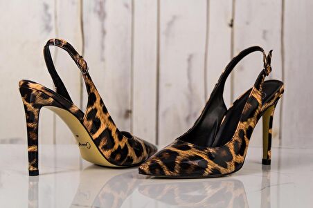 Stiletto Arkası Açık Büyük Numara Bayan Ayakkabısı 