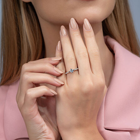 0,63 Karat Kolu Taşlı Tektaş Pırlanta Yüzük 