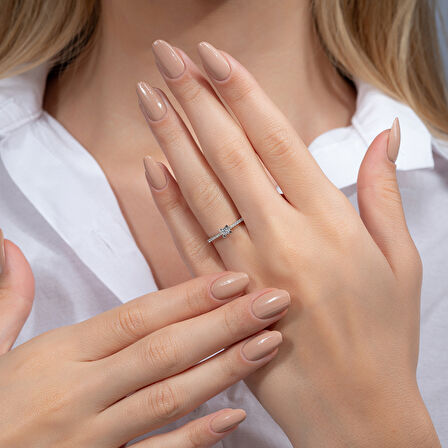 0,22 Karat Kolu Taşlı Tektaş Pırlanta Yüzük 