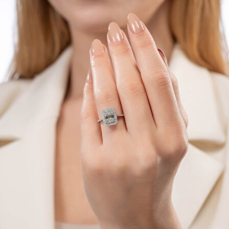 0,78 Karat Kolu Taşlı Baget Pırlanta Yüzük 